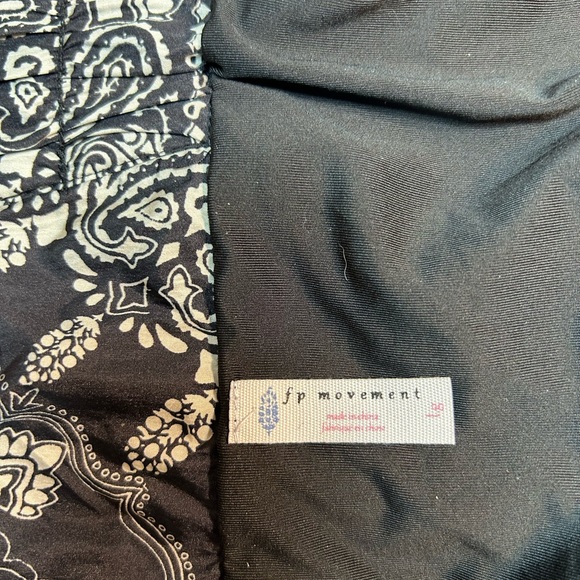 Free People The Way Home Shorts Black Bandana Size L - Picture 8 of 8